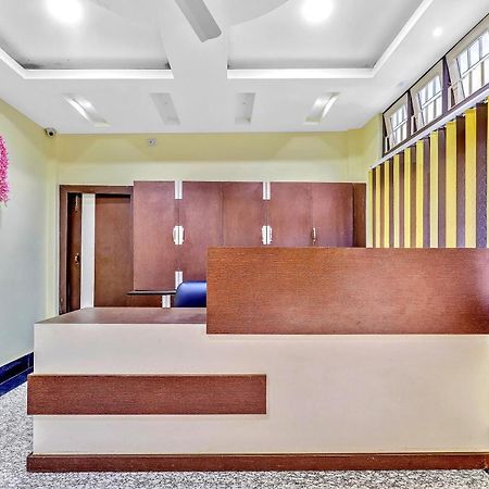 Capital O 85514 Kalpana Hotel Guwahati Luaran gambar