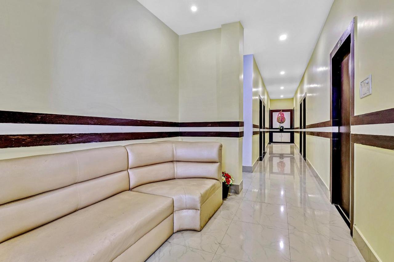 Capital O 85514 Kalpana Hotel Guwahati Luaran gambar