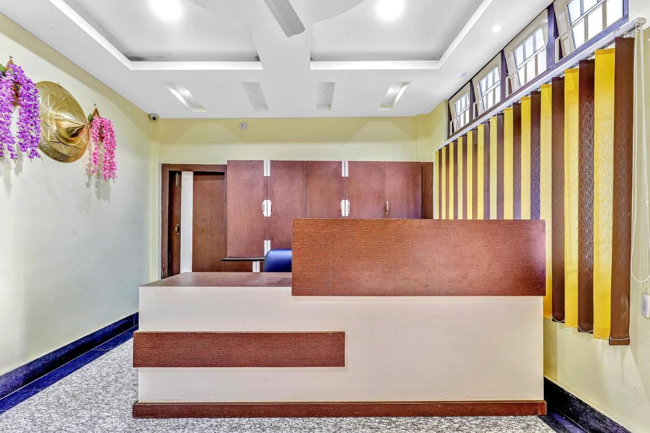 Capital O 85514 Kalpana Hotel Guwahati Luaran gambar