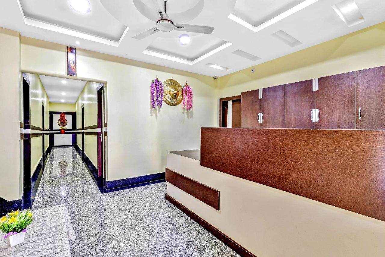 Capital O 85514 Kalpana Hotel Guwahati Luaran gambar
