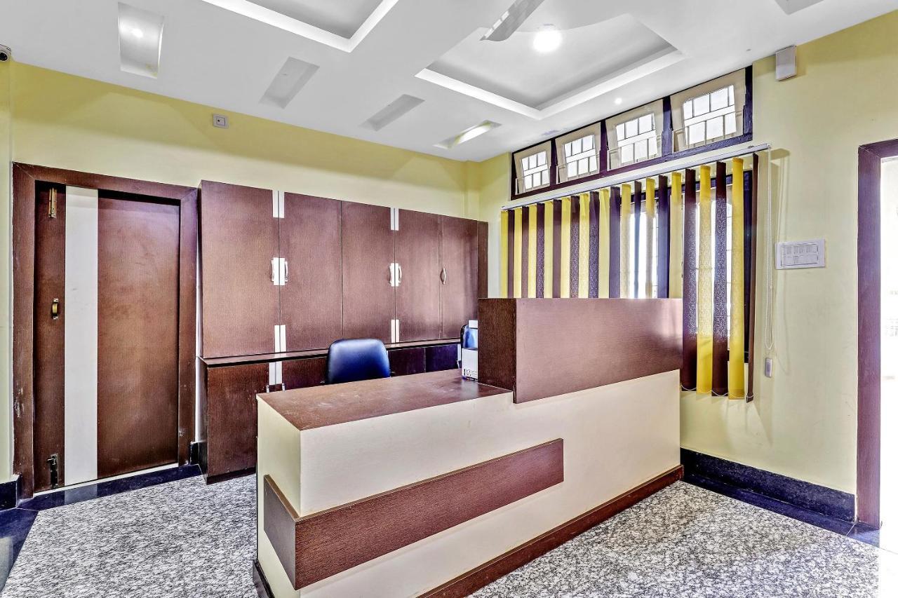 Capital O 85514 Kalpana Hotel Guwahati Luaran gambar