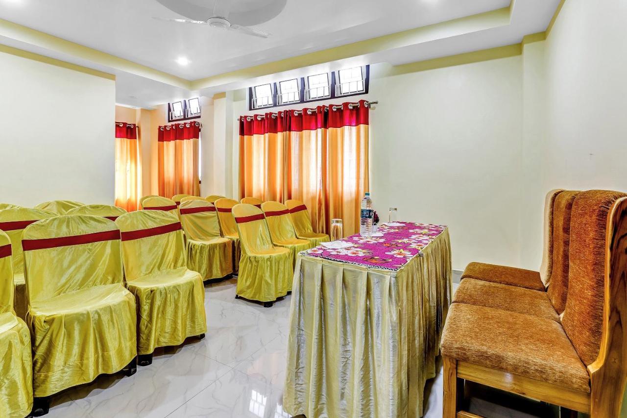 Capital O 85514 Kalpana Hotel Guwahati Luaran gambar