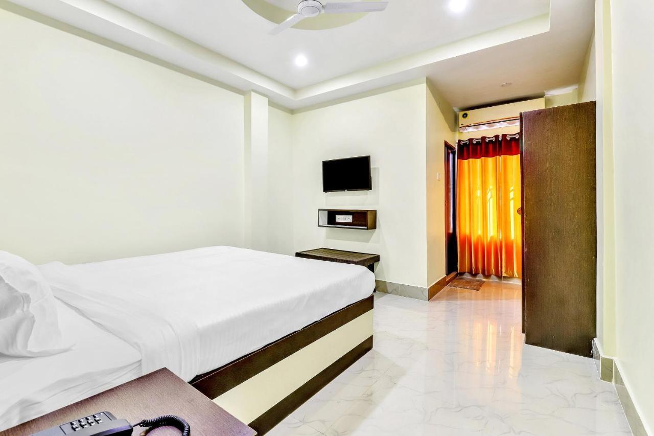 Capital O 85514 Kalpana Hotel Guwahati Luaran gambar