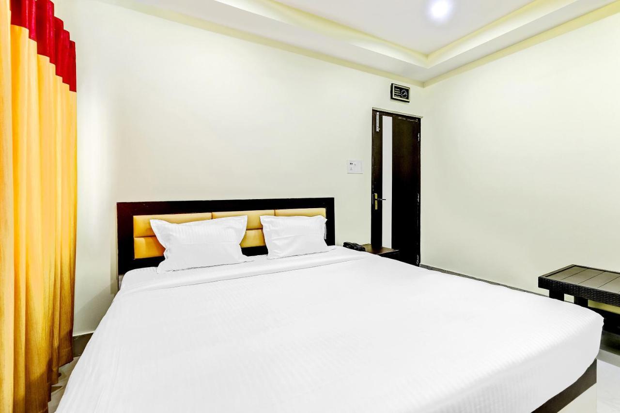 Capital O 85514 Kalpana Hotel Guwahati Luaran gambar