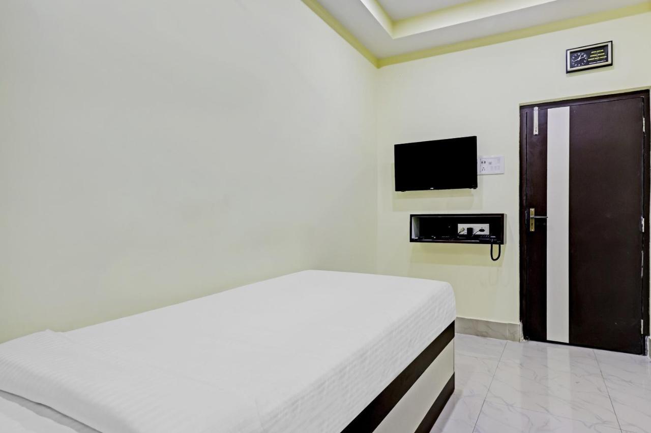 Capital O 85514 Kalpana Hotel Guwahati Luaran gambar