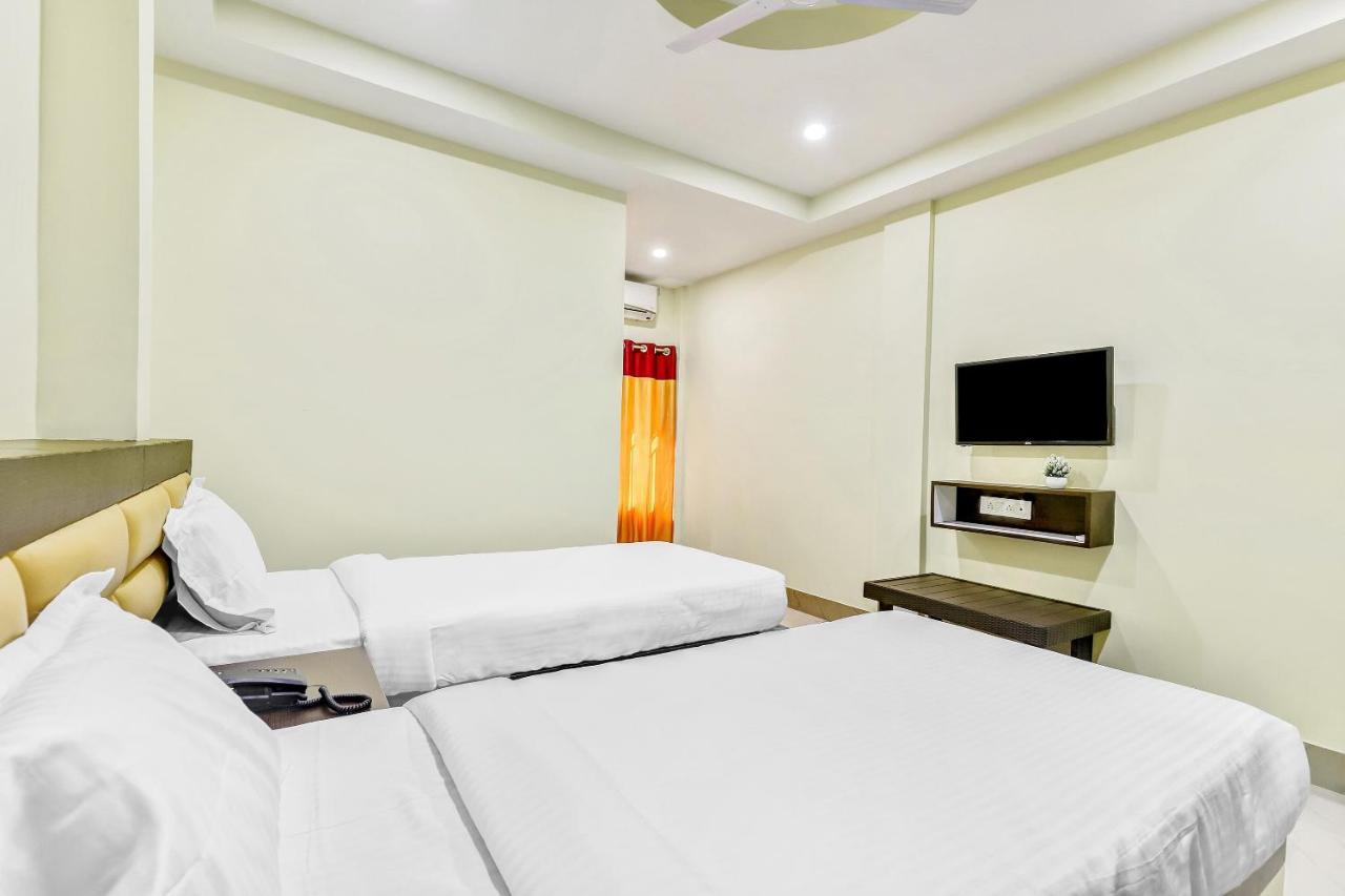 Capital O 85514 Kalpana Hotel Guwahati Luaran gambar