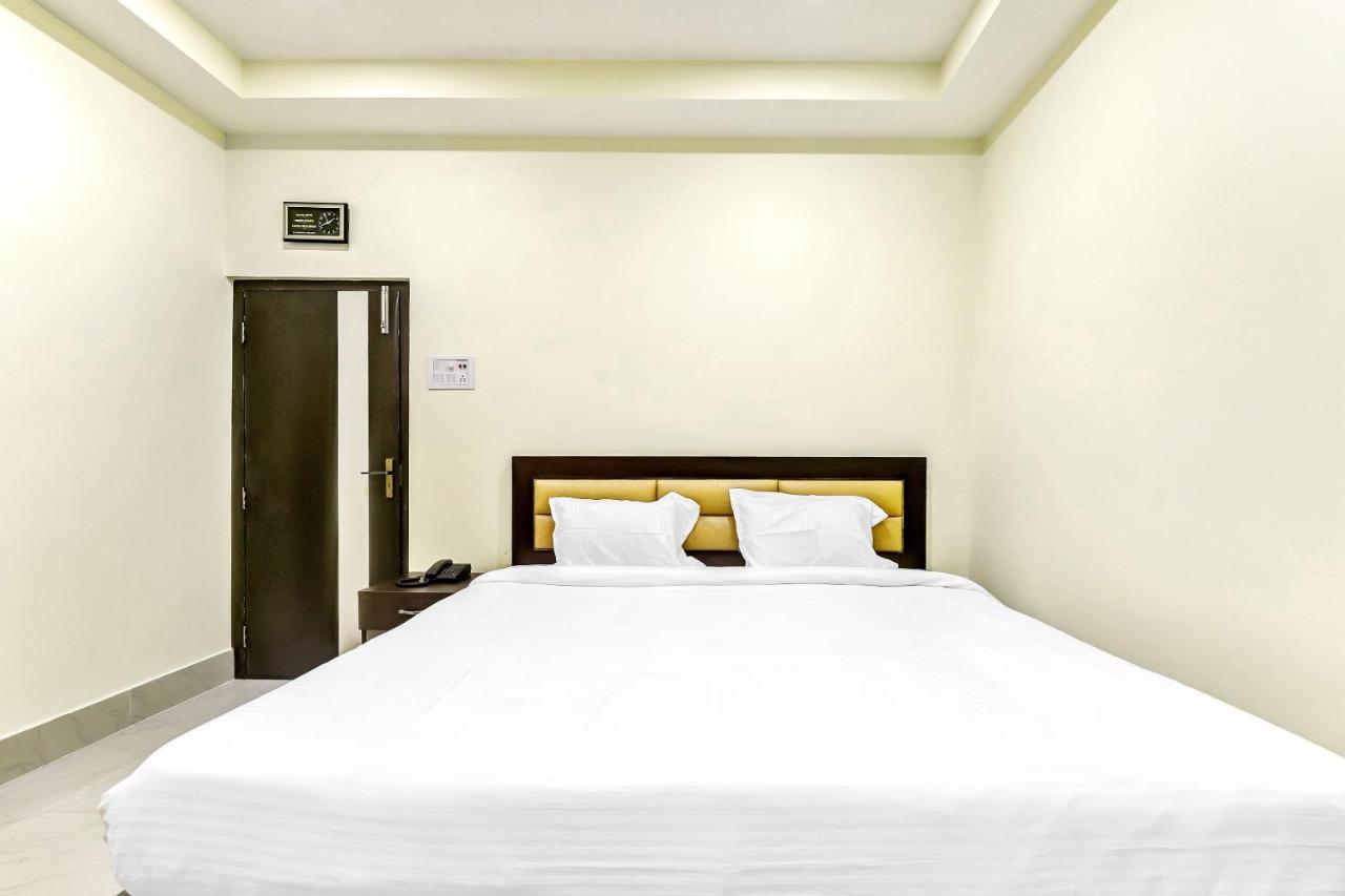 Capital O 85514 Kalpana Hotel Guwahati Luaran gambar